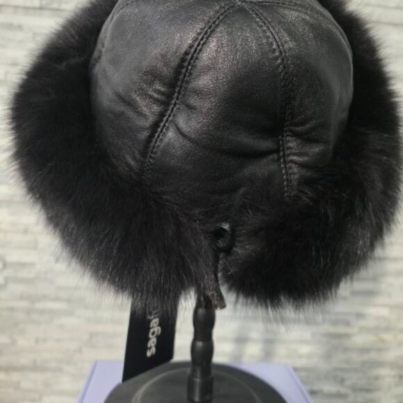Arctic FOX FUR HAT PURE BLACK with LEATHER SAGA FUR